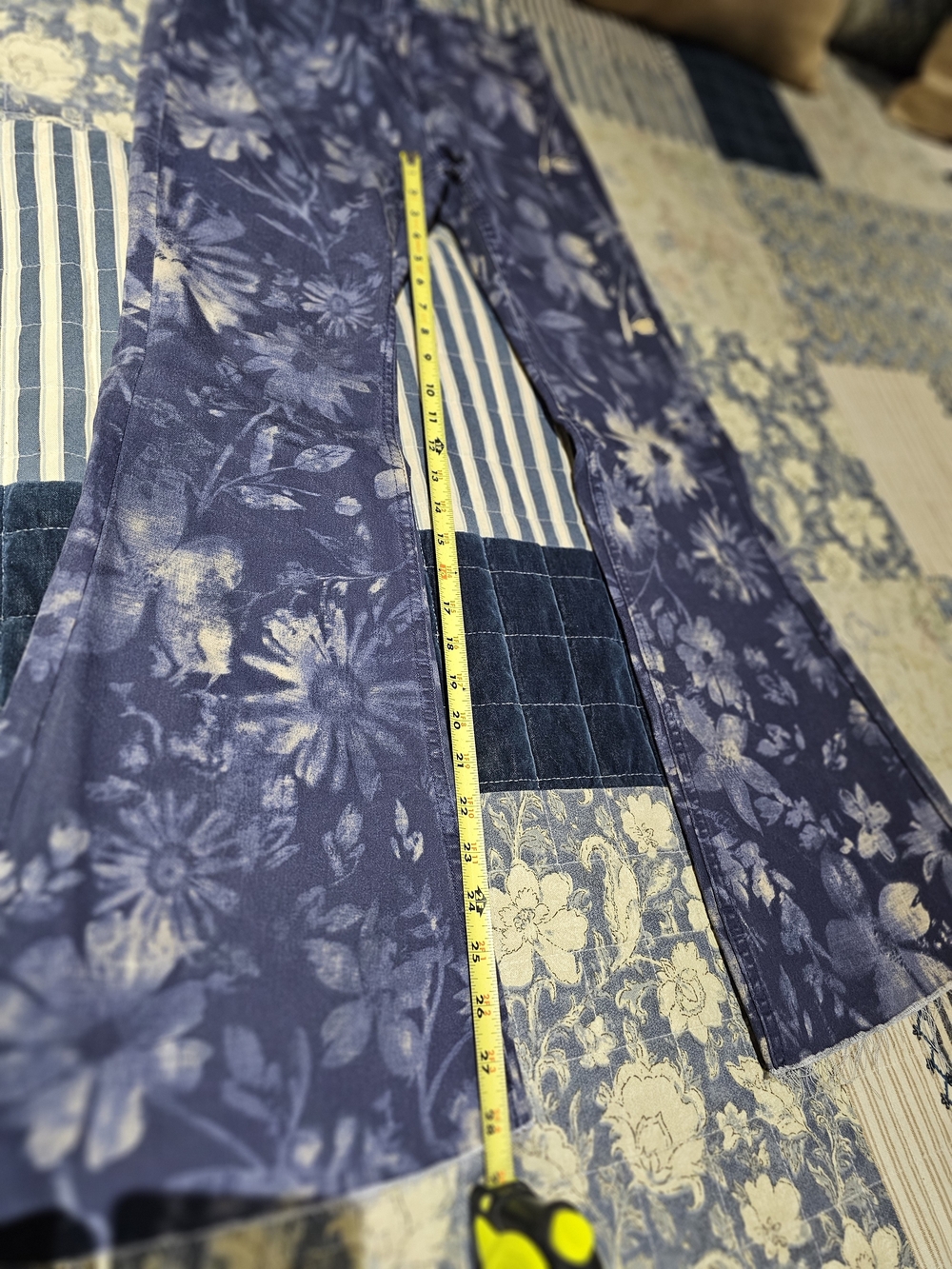 We The Free Blue and Cream Flower-Print Bell Bottoms - NWOT, Size 29 - Picture 5 of 6